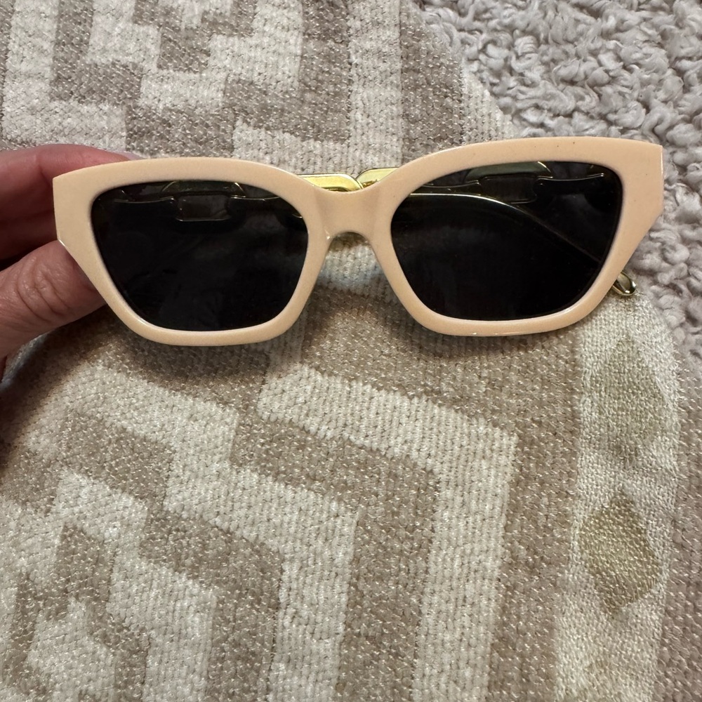 Women’s Cream Cat-Eye Sunglasses - Classic Style